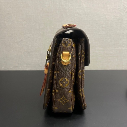 Louis Vuitton Pochette Métis Monogram, Gold Tone Hardware