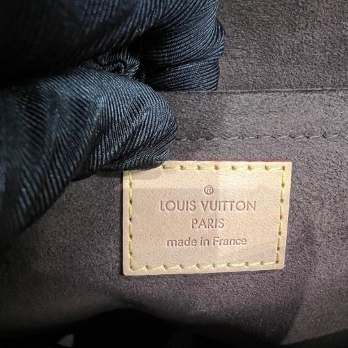 Louis Vuitton Pochette Métis Monogram, Gold Tone Hardware