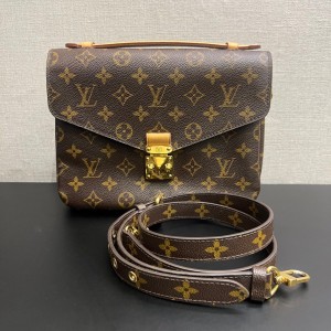 Louis Vuitton Pochette Métis Monogram, Gold Tone Hardware