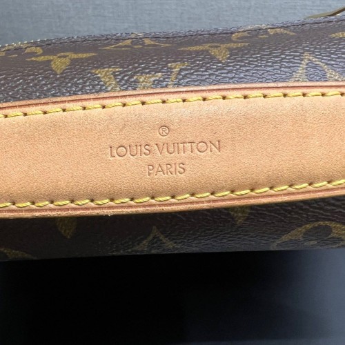 Louis Vuitton Pochette Métis Monogram, Gold Tone Hardware