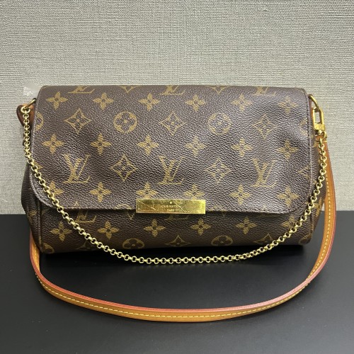 Louis Vuitton Favorite MM Monogram Crossbody Bag