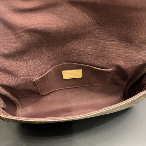 Louis Vuitton Favorite MM Monogram Crossbody Bag