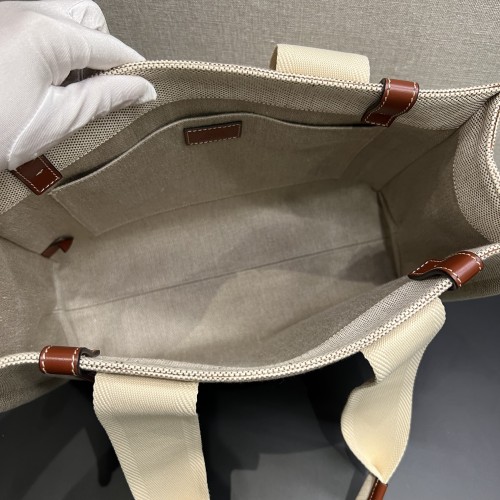 Chloe Woody Medium Tote Bag in Linen