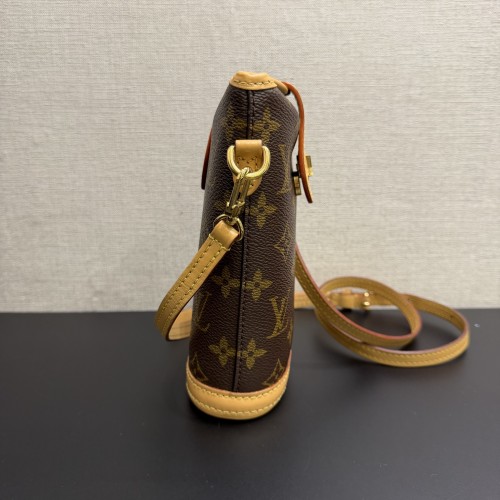 Louis Vuitton Fold Me Pouch