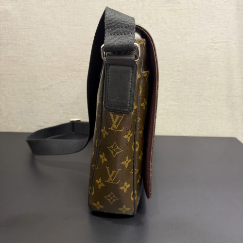 Louis Vuitton District MM Messenger Bag 