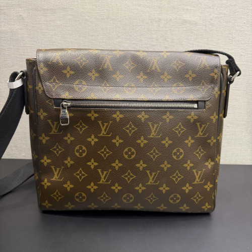 Louis Vuitton District MM Messenger Bag 