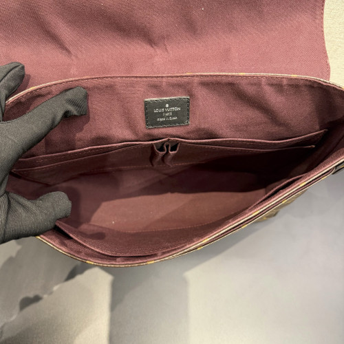 Louis Vuitton District MM Messenger Bag 