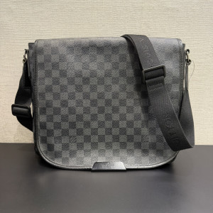 Louis Vuitton Daniel MM Messenger Bag