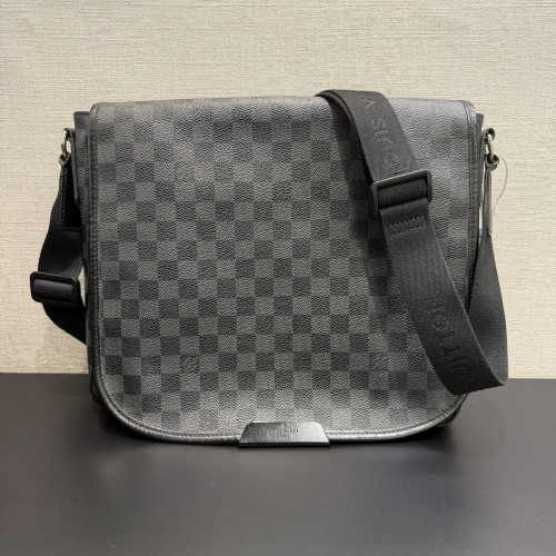 Louis Vuitton Daniel MM Messenger Bag