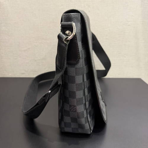Louis Vuitton Daniel MM Messenger Bag