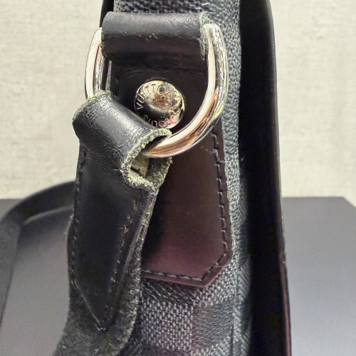 Louis Vuitton Daniel MM Messenger Bag