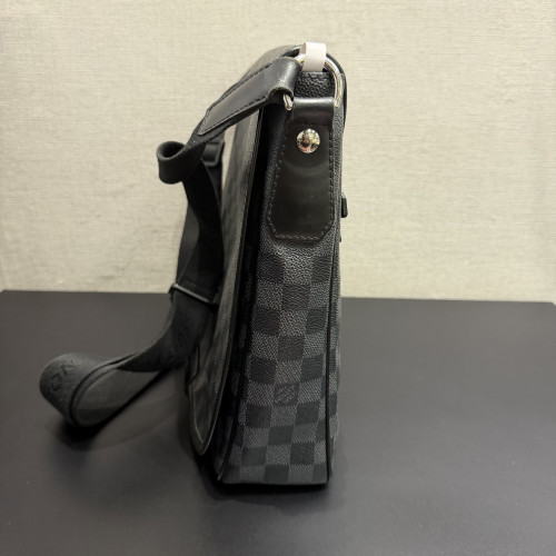 Louis Vuitton Daniel MM Messenger Bag