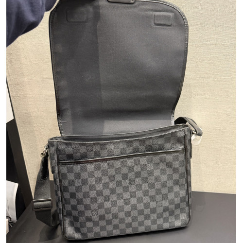 Louis Vuitton Daniel MM Messenger Bag