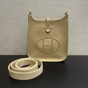 Hermès Mini Evelyne 16 Taurillon Clémence Leather Bag