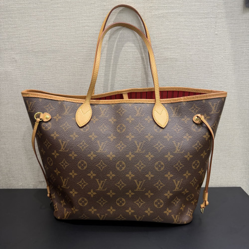 Louis Vuitton Neverfull MM Monogram Handbag