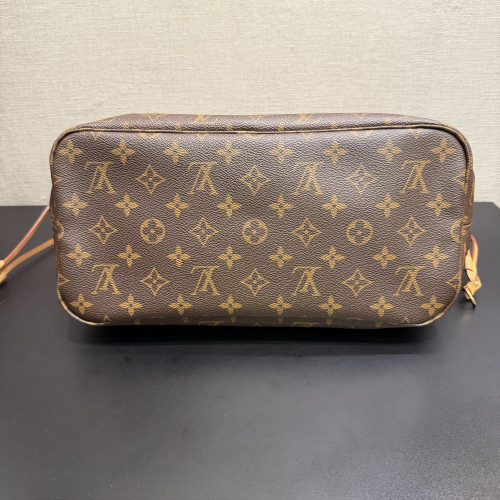 Louis Vuitton Neverfull MM Monogram Handbag