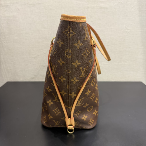 Louis Vuitton Neverfull MM Monogram Handbag