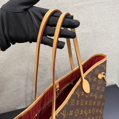 Louis Vuitton Neverfull MM Monogram Handbag