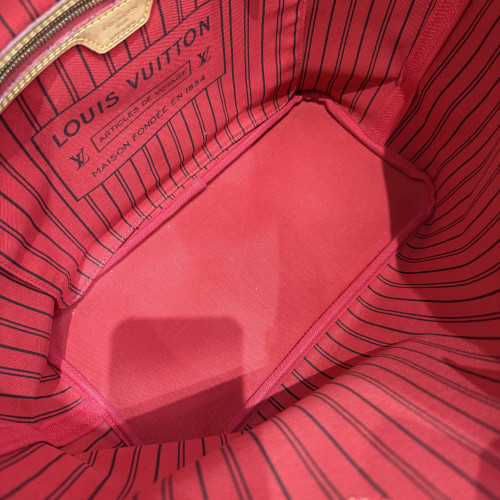 Louis Vuitton Neverfull MM Monogram Handbag