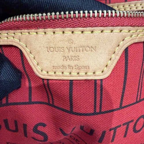Louis Vuitton Neverfull MM Monogram Handbag