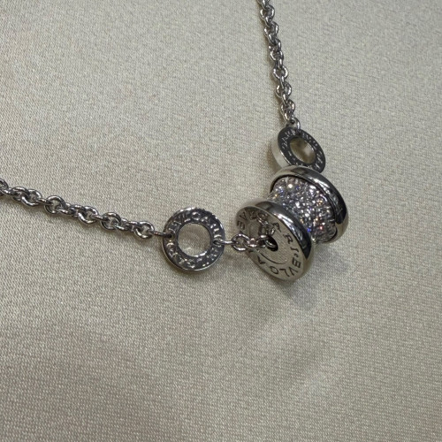 Bvlgari B.zero1 bracelet in 18 kt white gold with pavé diamonds on the spiral