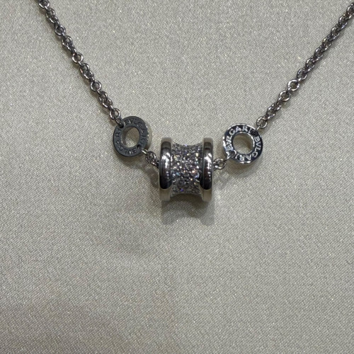 Bvlgari B.zero1 bracelet in 18 kt white gold with pavé diamonds on the spiral