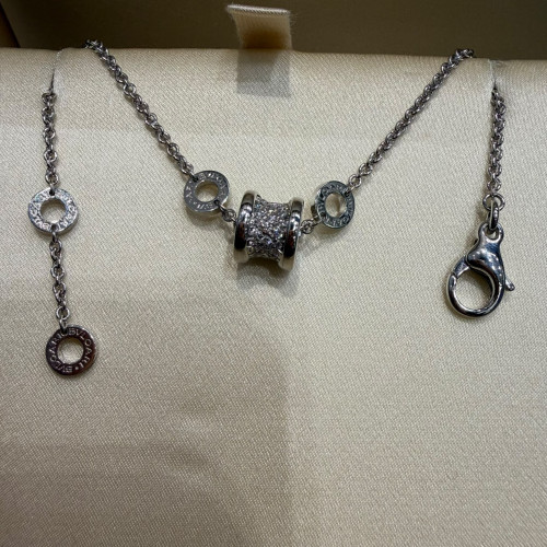 Bvlgari B.zero1 bracelet in 18 kt white gold with pavé diamonds on the spiral