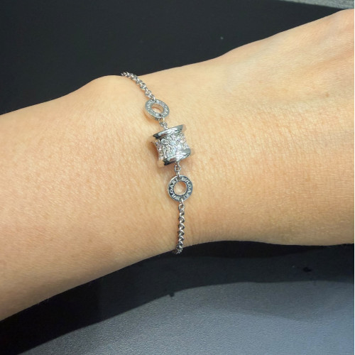 Bvlgari B.zero1 bracelet in 18 kt white gold with pavé diamonds on the spiral