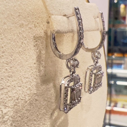 Asherée WG84 DIAMOND EARRING, K18WG 2.772gms, DIA 0.9cts 