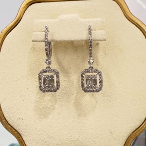 Asherée WG84 DIAMOND EARRING, K18WG 2.772gms, DIA 0.9cts 