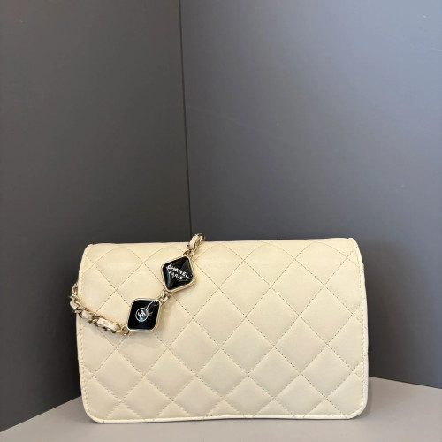 Preloved Chanel Wallet On Chain Shiny Crumpled Calfskin White-ys050726a0-MX25