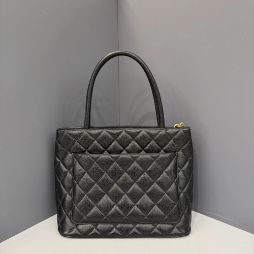 Preloved Chanel Quilted CC Medallion Tote Grained Calfskin Black-zs042426a1-MX25