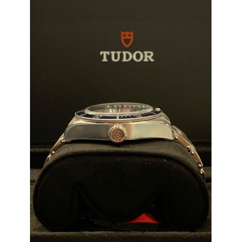 Black Bay 41mm Model 79230B