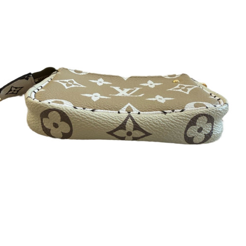 Louis Vuitton Micro Pochette Accessories Monogram Monogram Giant Green White
