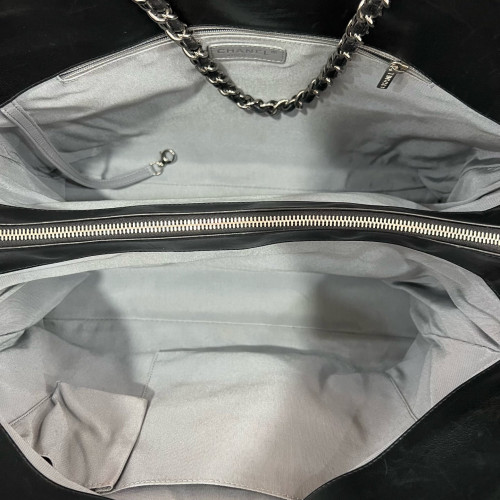 Chanel Quilted Tote Bag Patent Calfskin Black