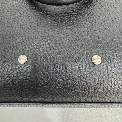 Louis Vuitton Messenger Calfskin Black