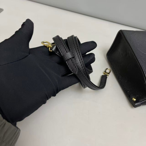 Louis Vuitton Onthego BB Taiga Black