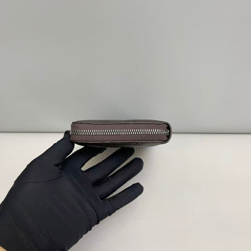 Gucci Zip Around Wallet Guccissima Brown