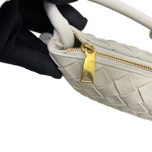 Bottega Veneta Shoulder Bag Calfskin Intrecciato White
