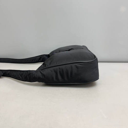 Yves Saint Laurent LE 5 A 7 Hobo Nylon Black