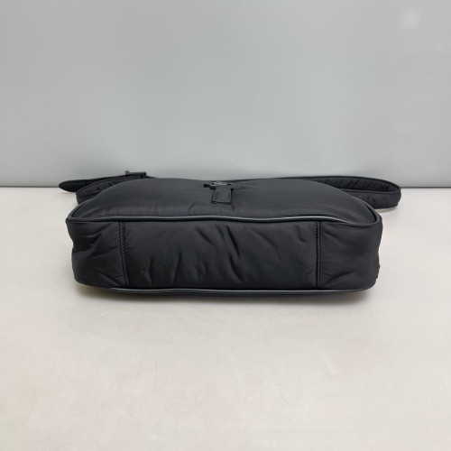 Yves Saint Laurent LE 5 A 7 Hobo Nylon Black
