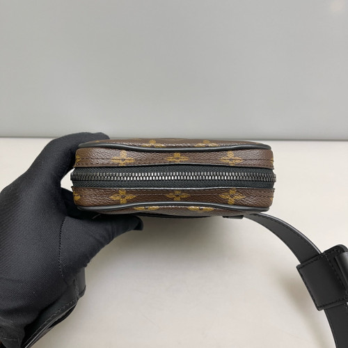 Louis Vuitton Bumbag Monogram Brown Black