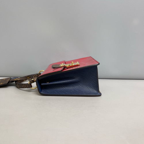 Louis Vuitton Spring Street Vernis Red