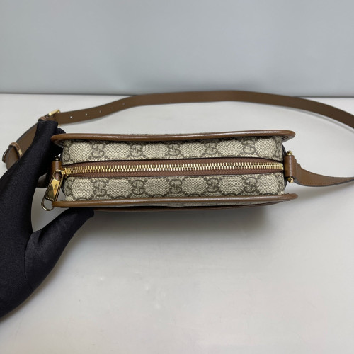 Gucci Camera Case GG Supreme Monogram Tan