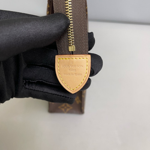 Louis Vuitton Toiletry Pouch 26 Monogram Brown