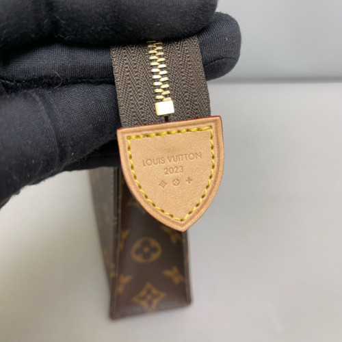 Louis Vuitton Toiletry Pouch 26 Monogram Brown