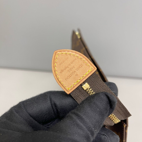 Louis Vuitton Toiletry Pouch 26 Monogram Brown