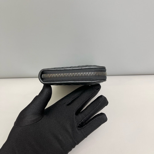 Bottega Veneta Intrecciato Zip Around Wallet Calfskin Intrecciato Black