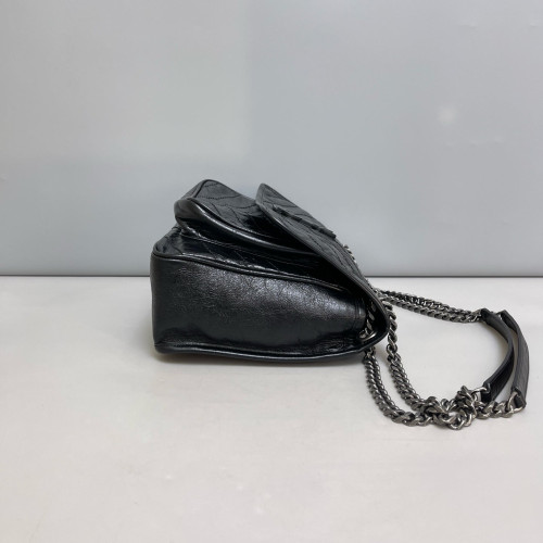 Yves Saint Laurent Medium Niki Messenger Pull Up Leather Black