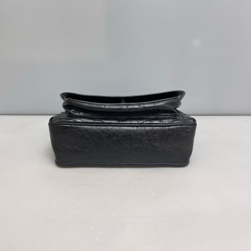 Yves Saint Laurent Medium Niki Messenger Pull Up Leather Black